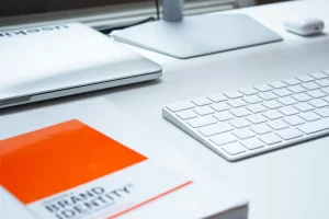 ¿Qué incluye un manual de identidad corporativa? 7 elementos esenciales